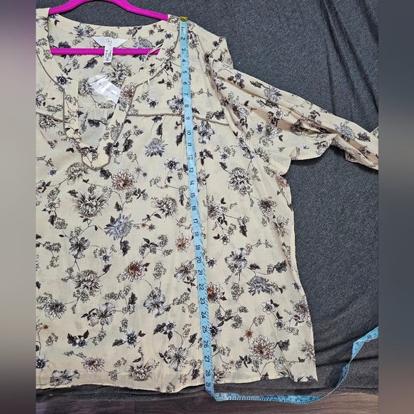 Floral blouse from Addition Elle, NWT - Picture 7 of 8